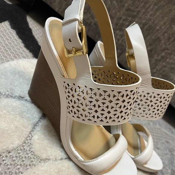 MK white heels - Picture 2 of 7